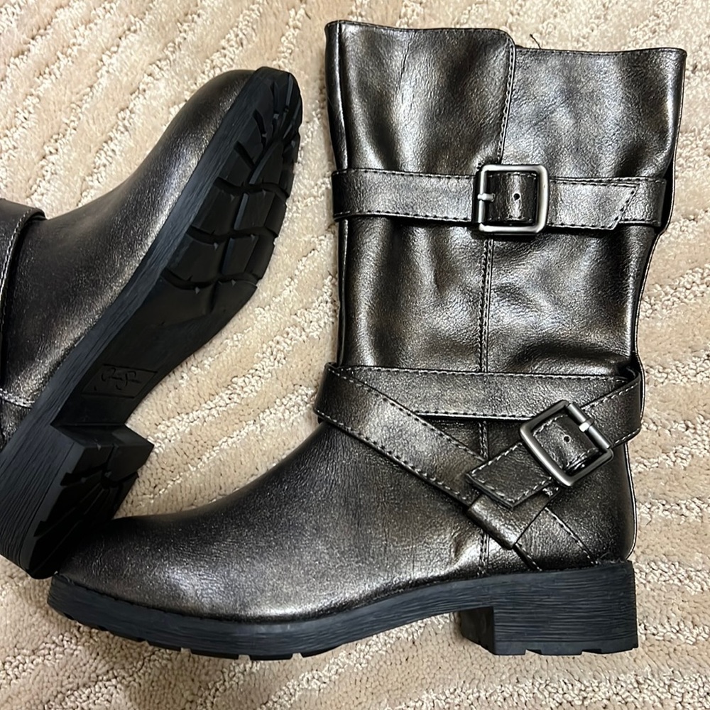 Girls size 1 boots